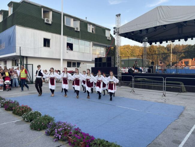 IMG-c5d4dab45eb28ba0e696bb95f34b9579-V